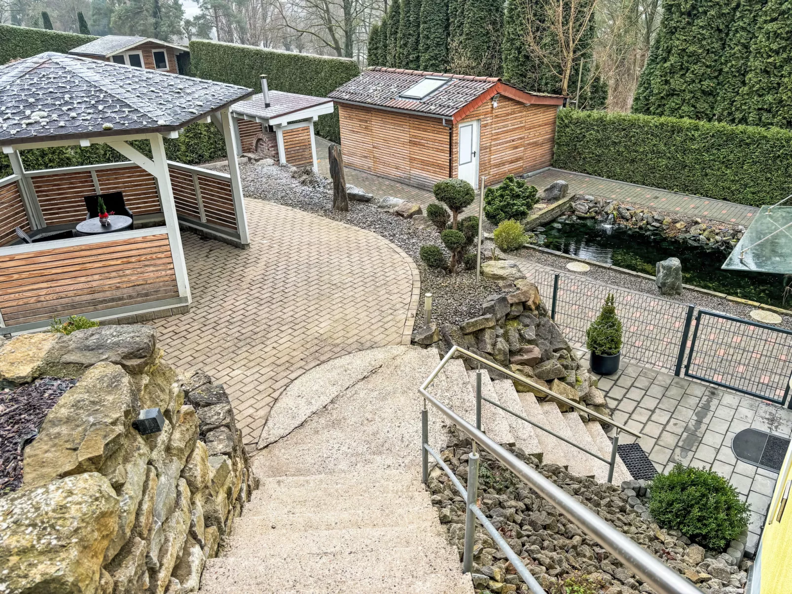Am Waldrand-Outside