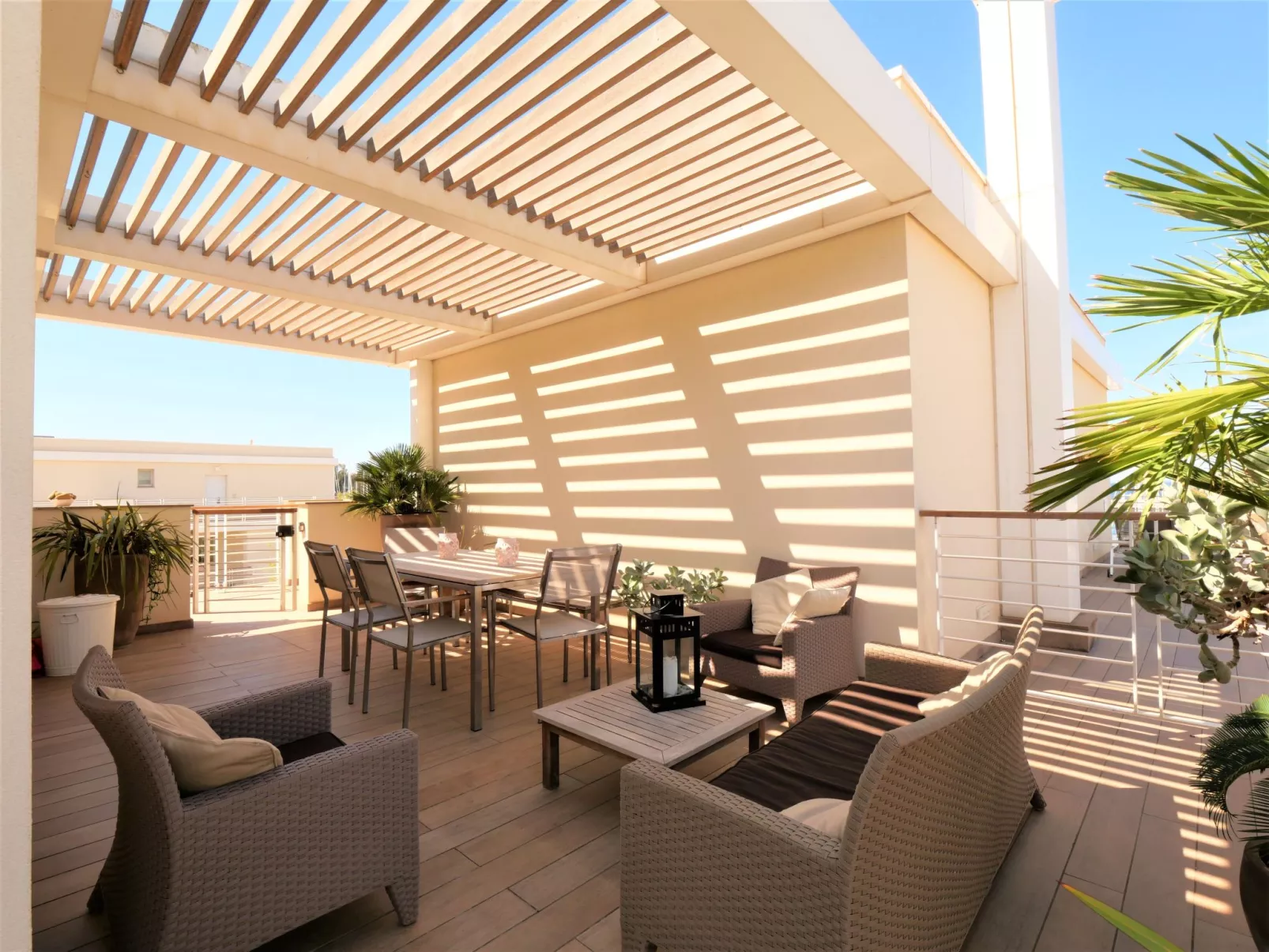 La Marina-Outside