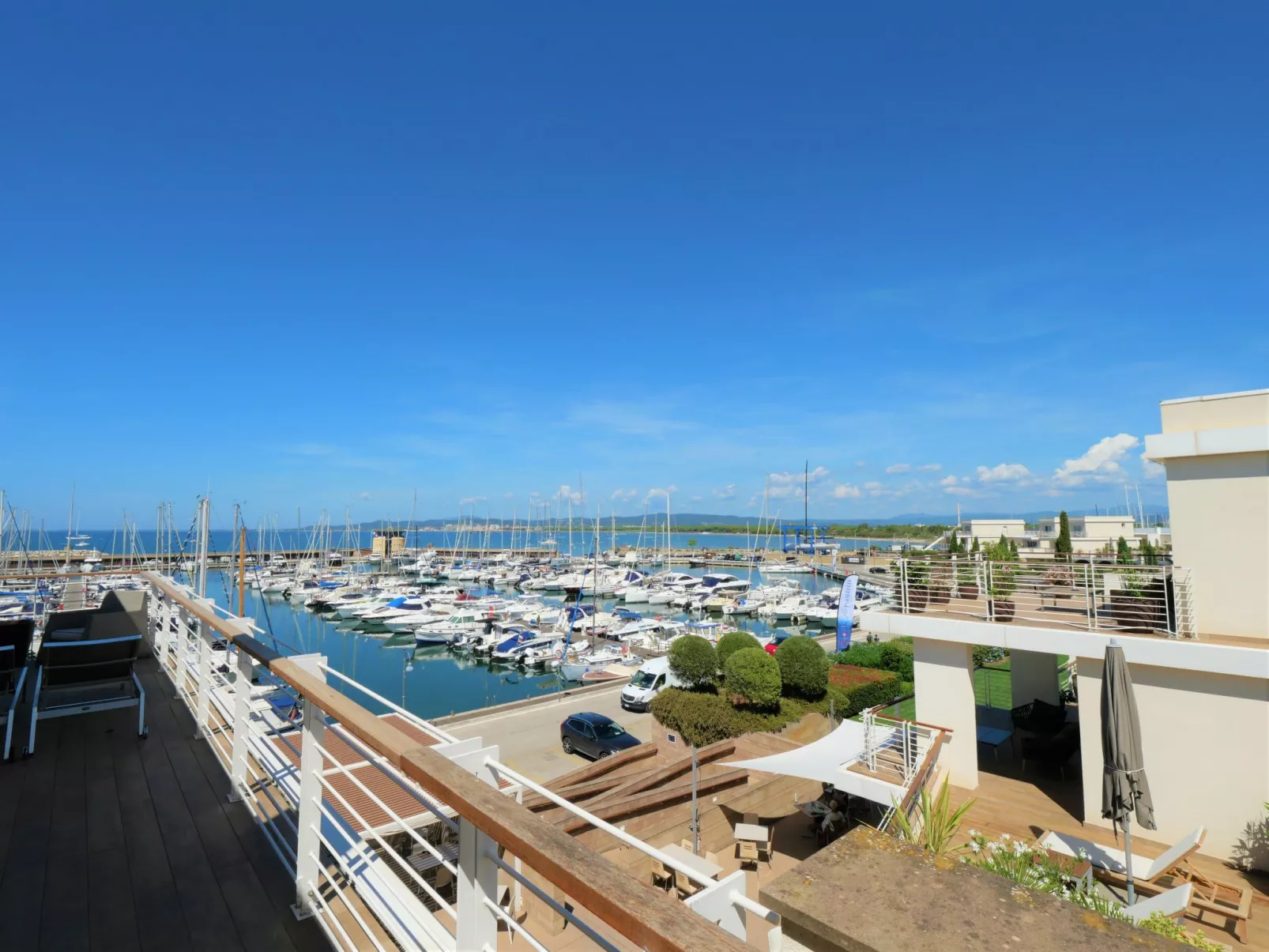 La Marina-Outside