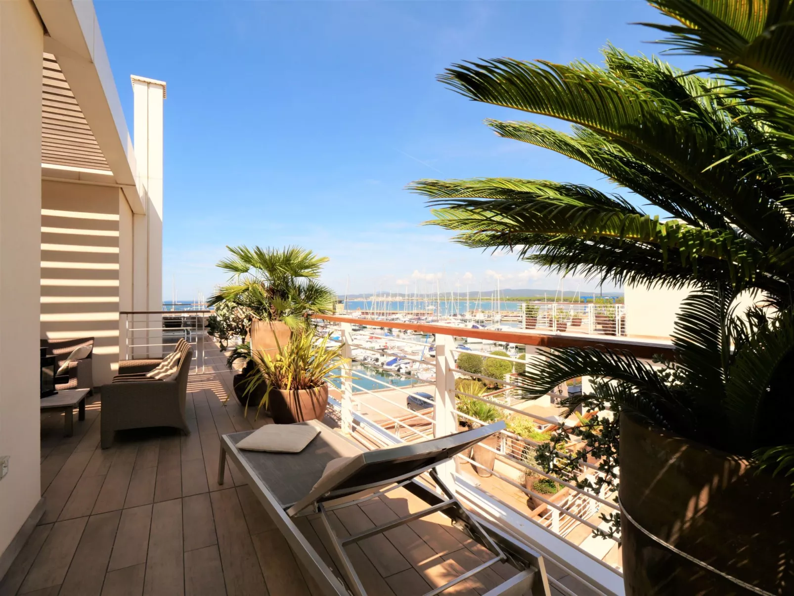 La Marina-Outside