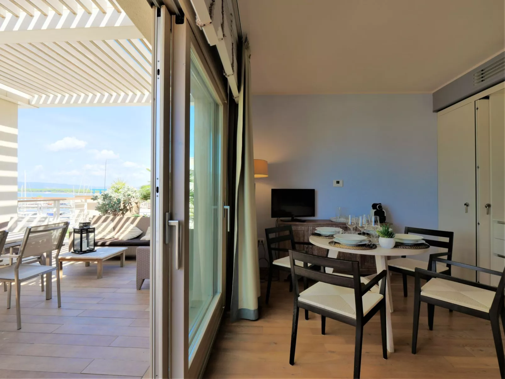 La Marina-Inside