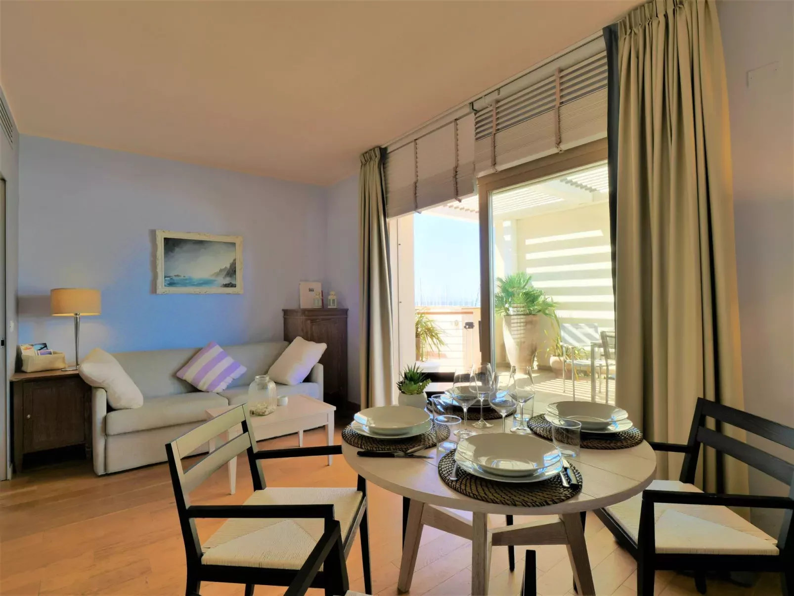 La Marina-Inside