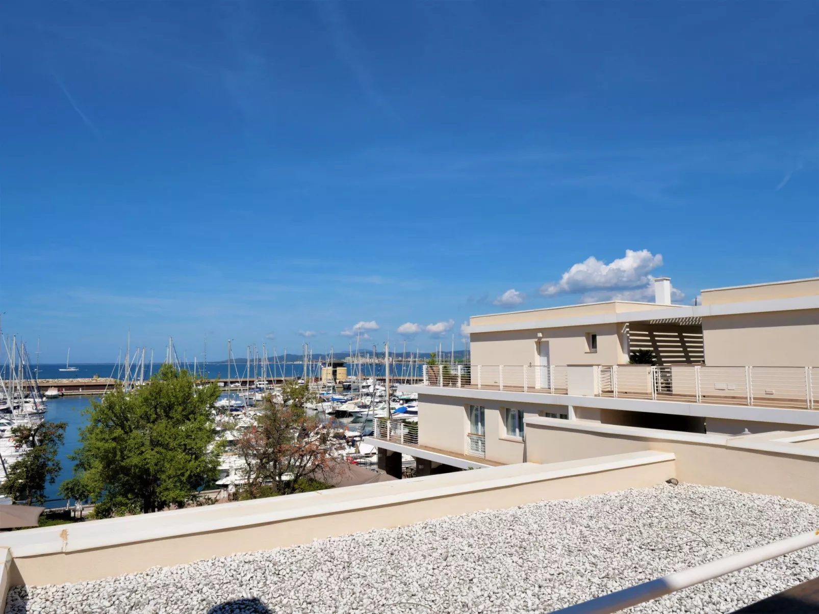 La Marina-Outside