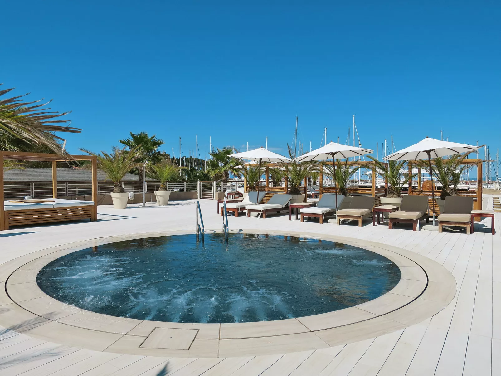 La Marina-Outside