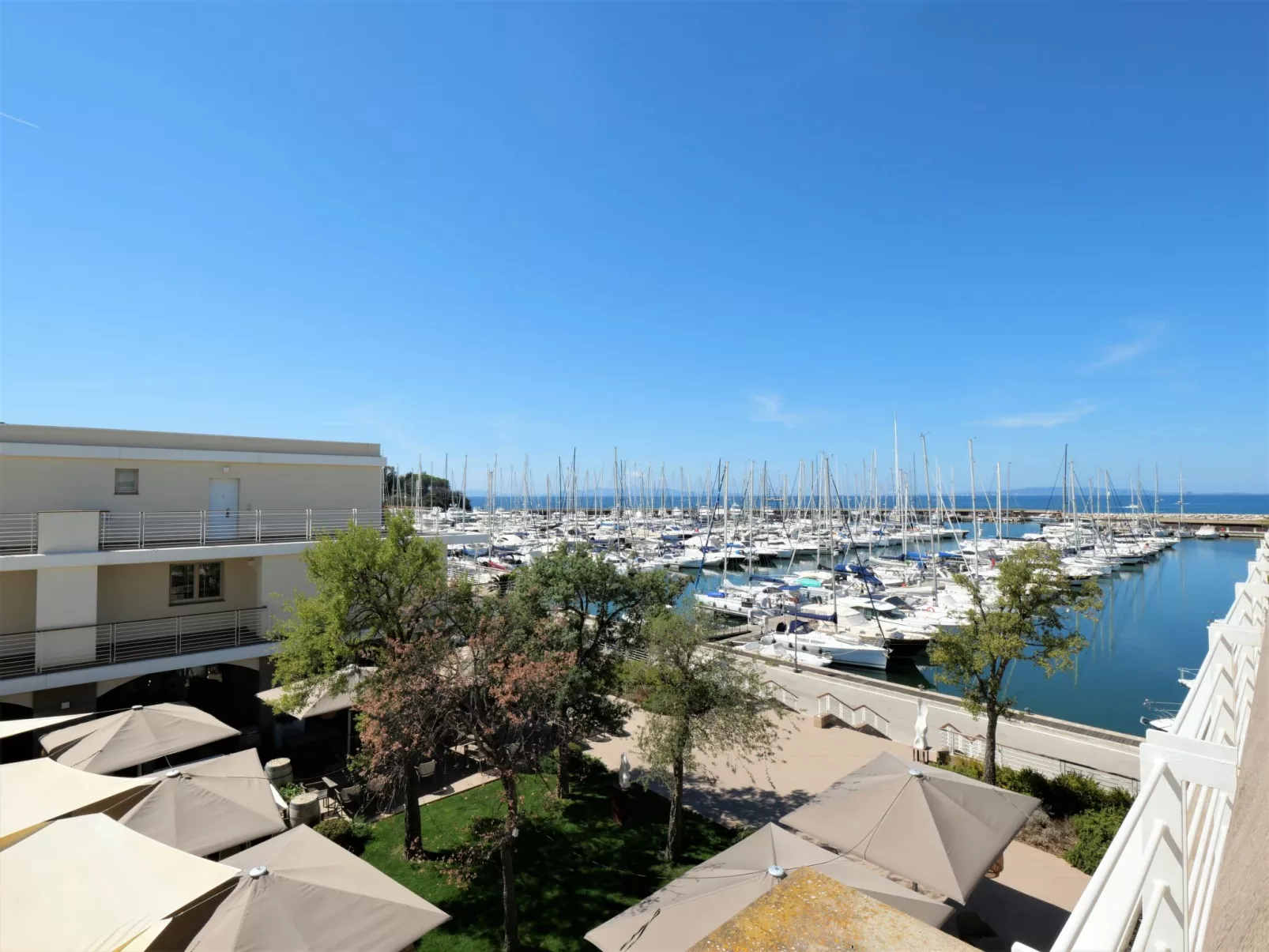 La Marina-Outside