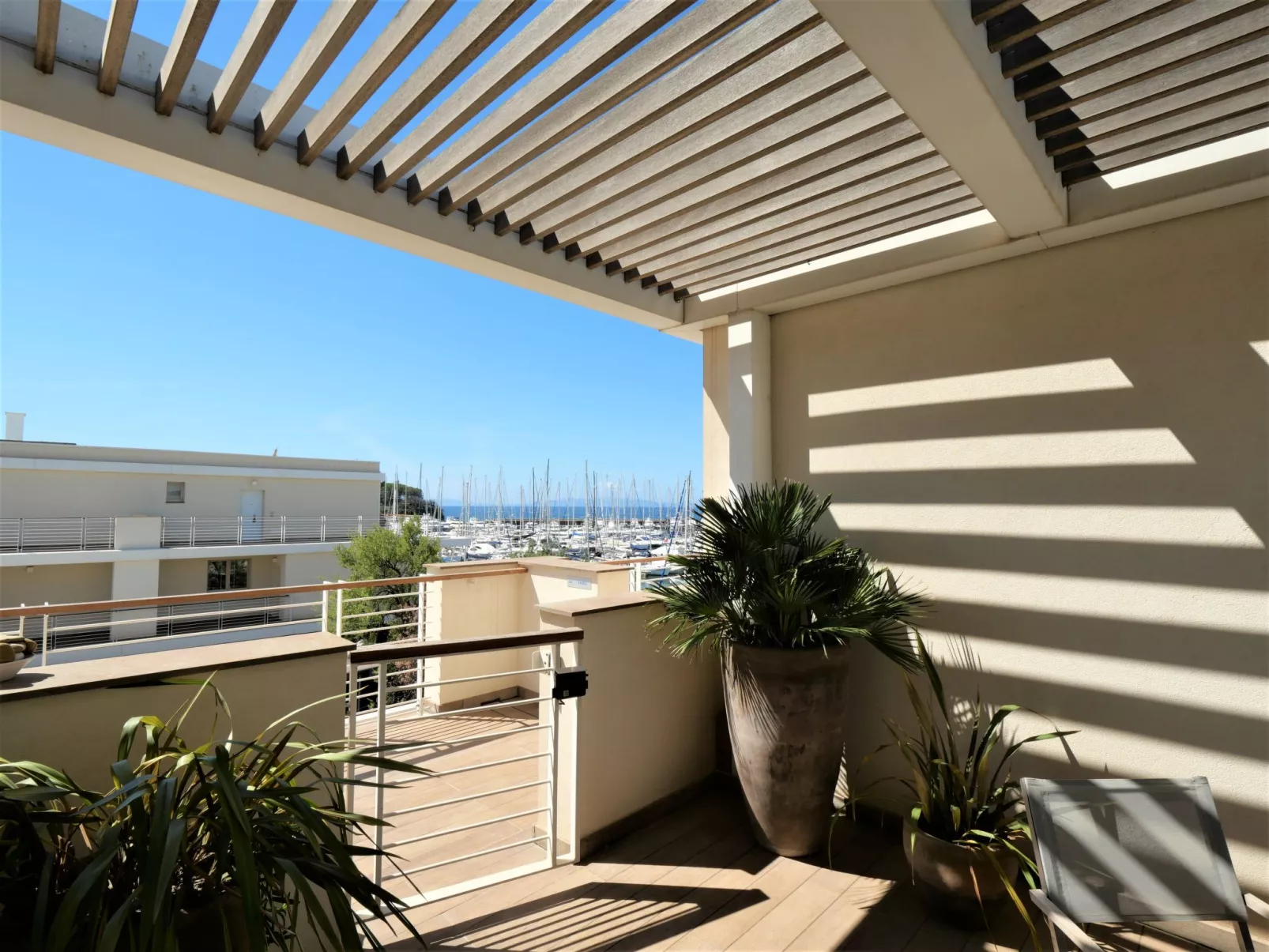 La Marina-Outside