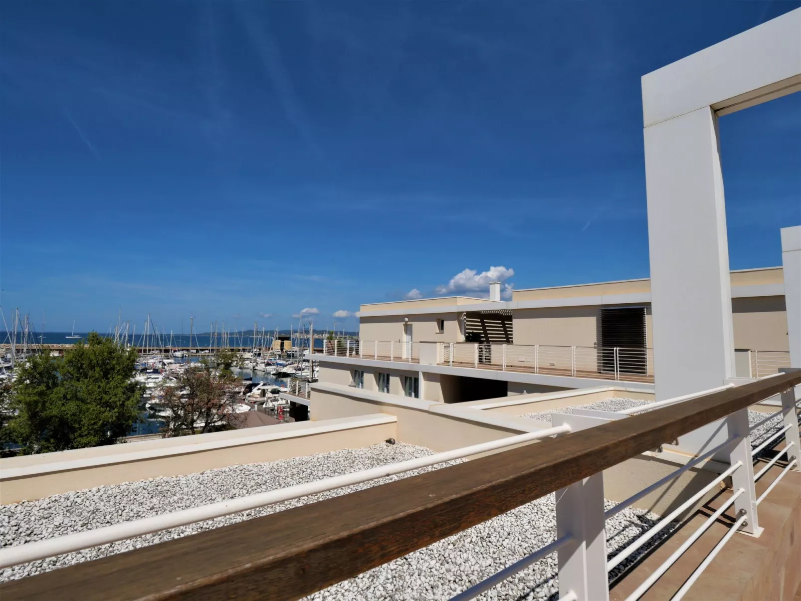 La Marina-Outside