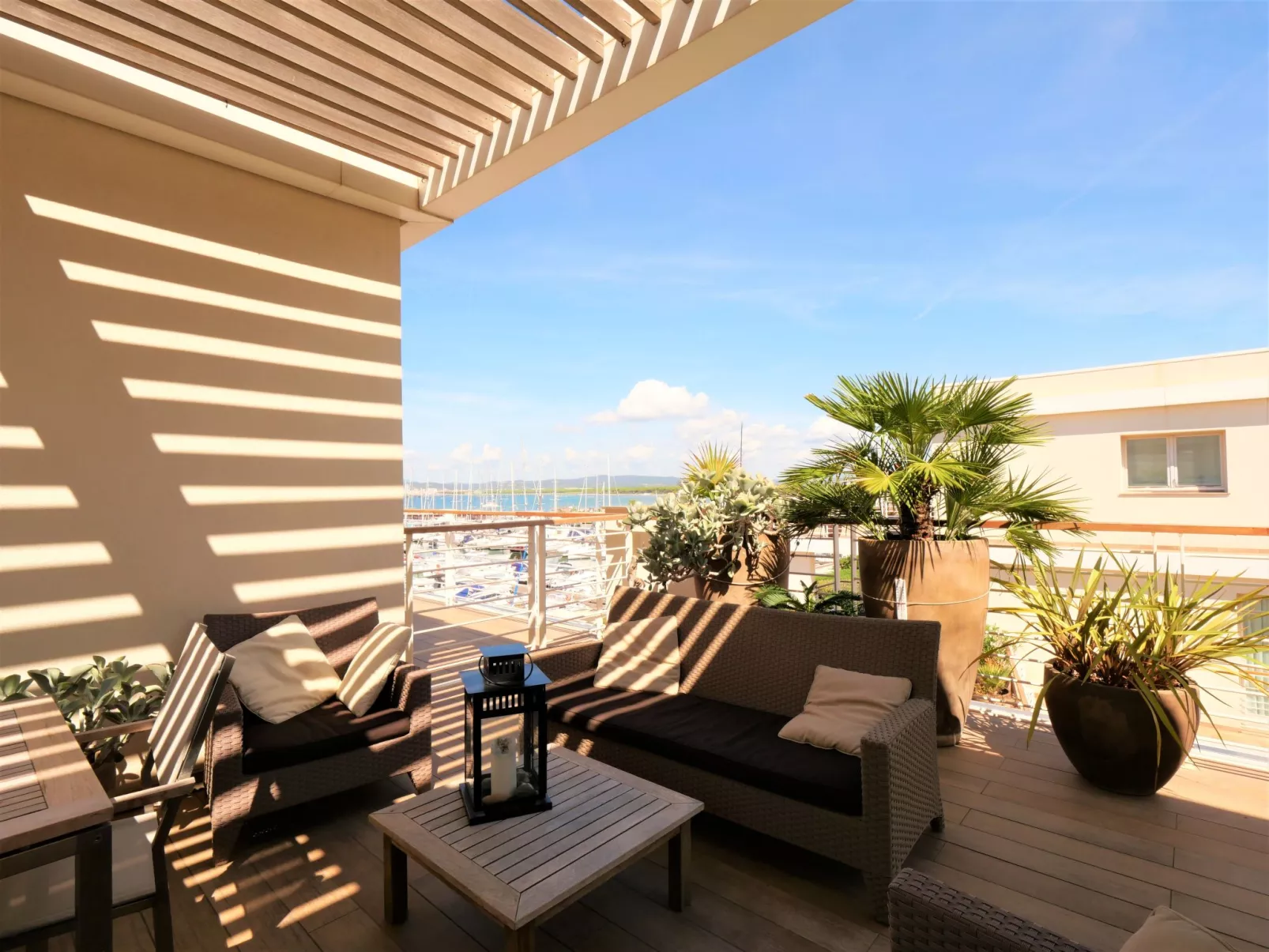 La Marina-Outside