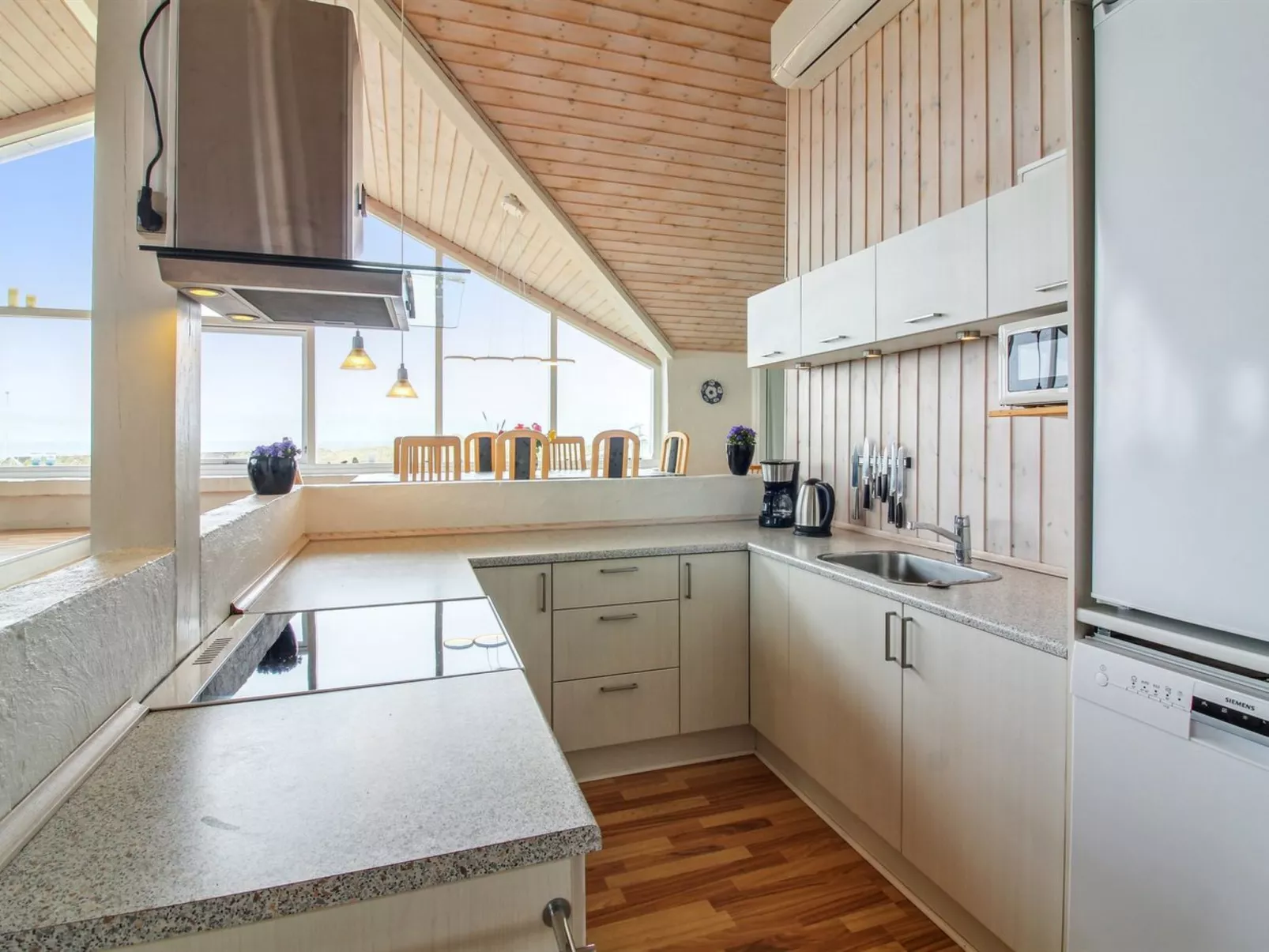"Sigward" - 180m from the sea-Inside