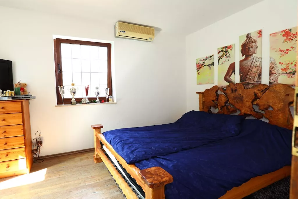 268306-Bedroom