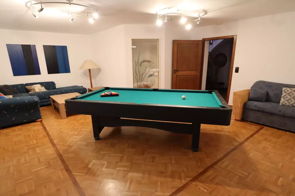 268306-Recreation room