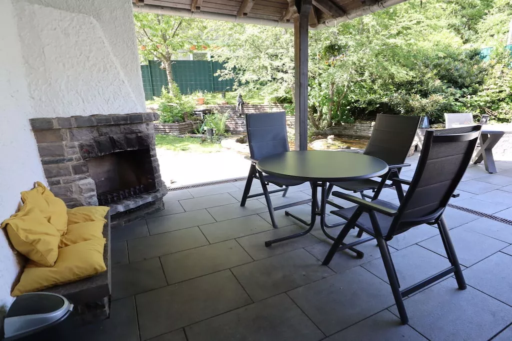 268306-Terrace balcony