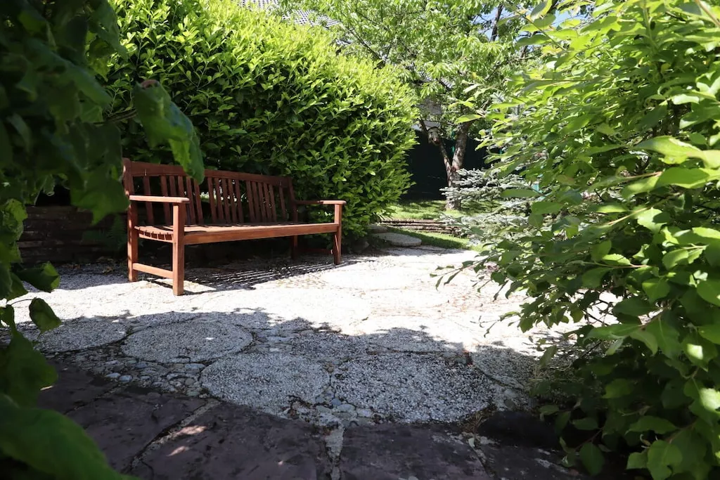 268306-Gardens summer