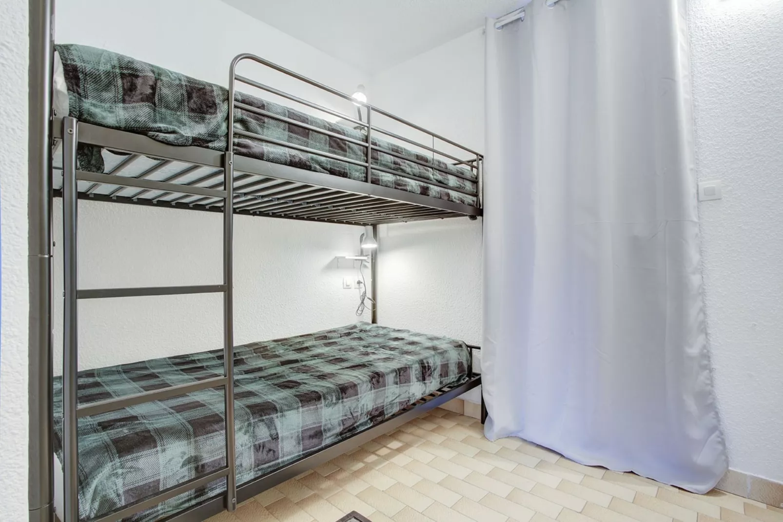Le Cosmos C N°15 - 2P4-Bedroom