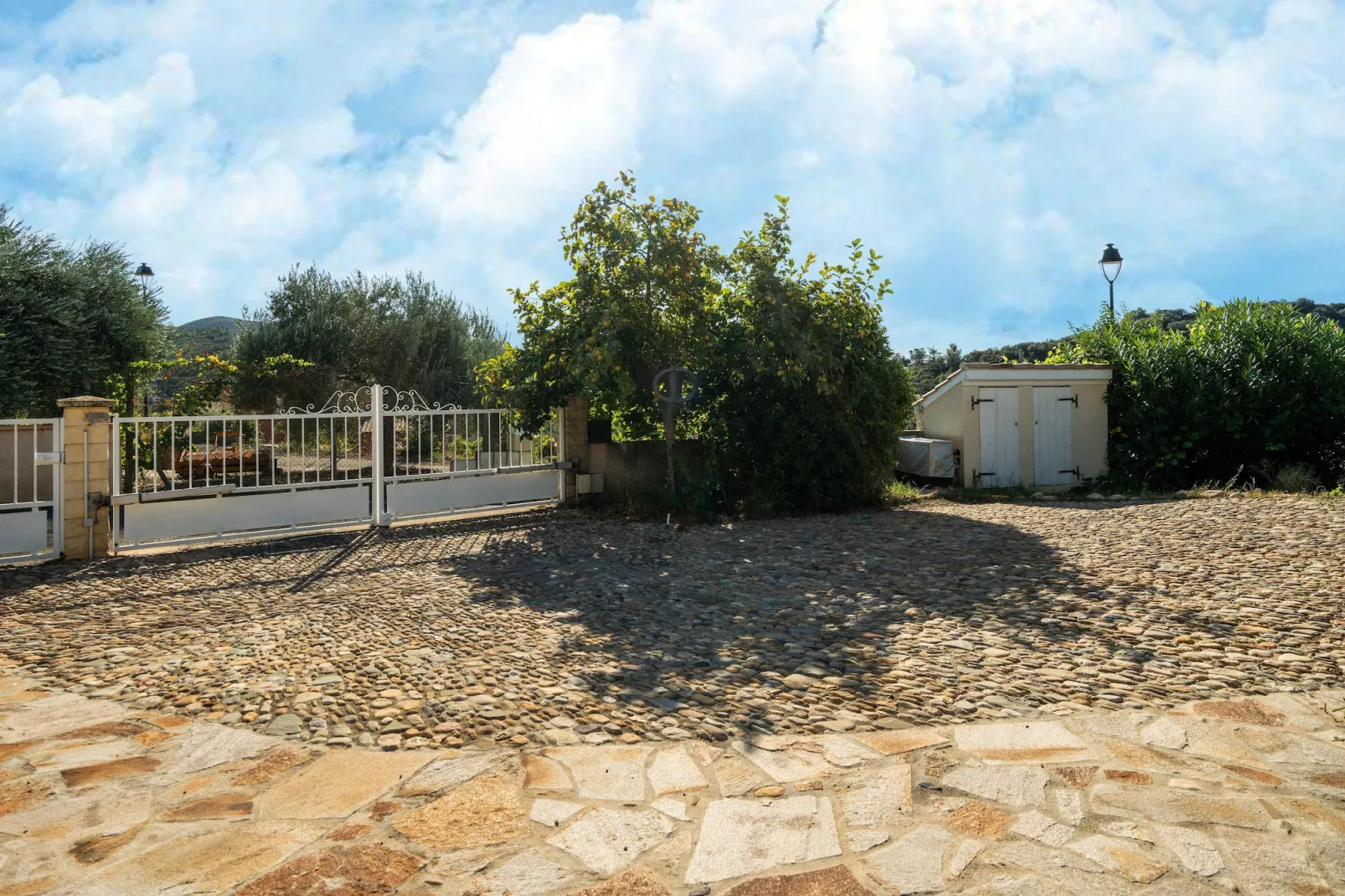 House in the south of France with private pool-Reception hall