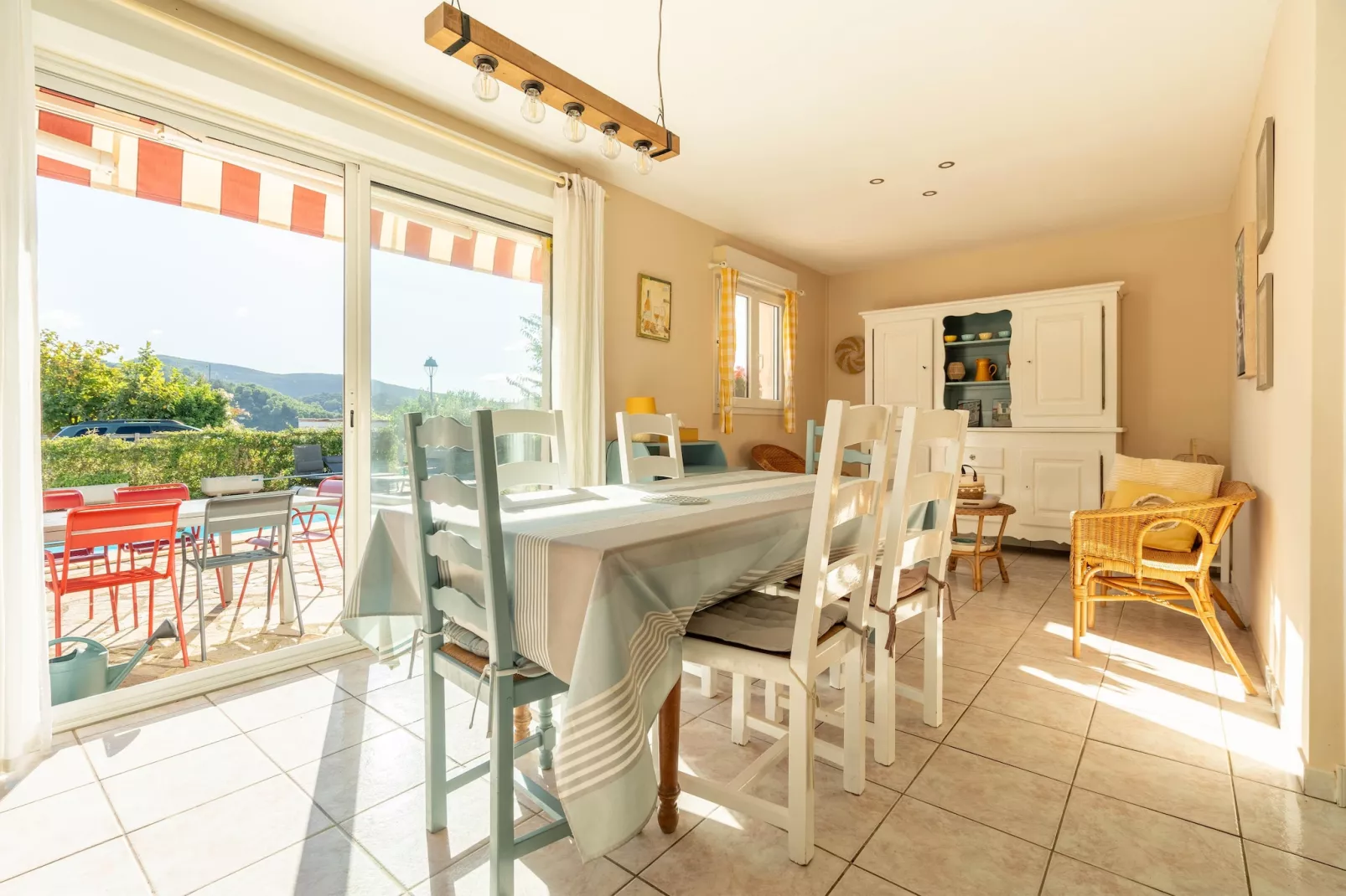 House in the south of France with private pool-Dining room