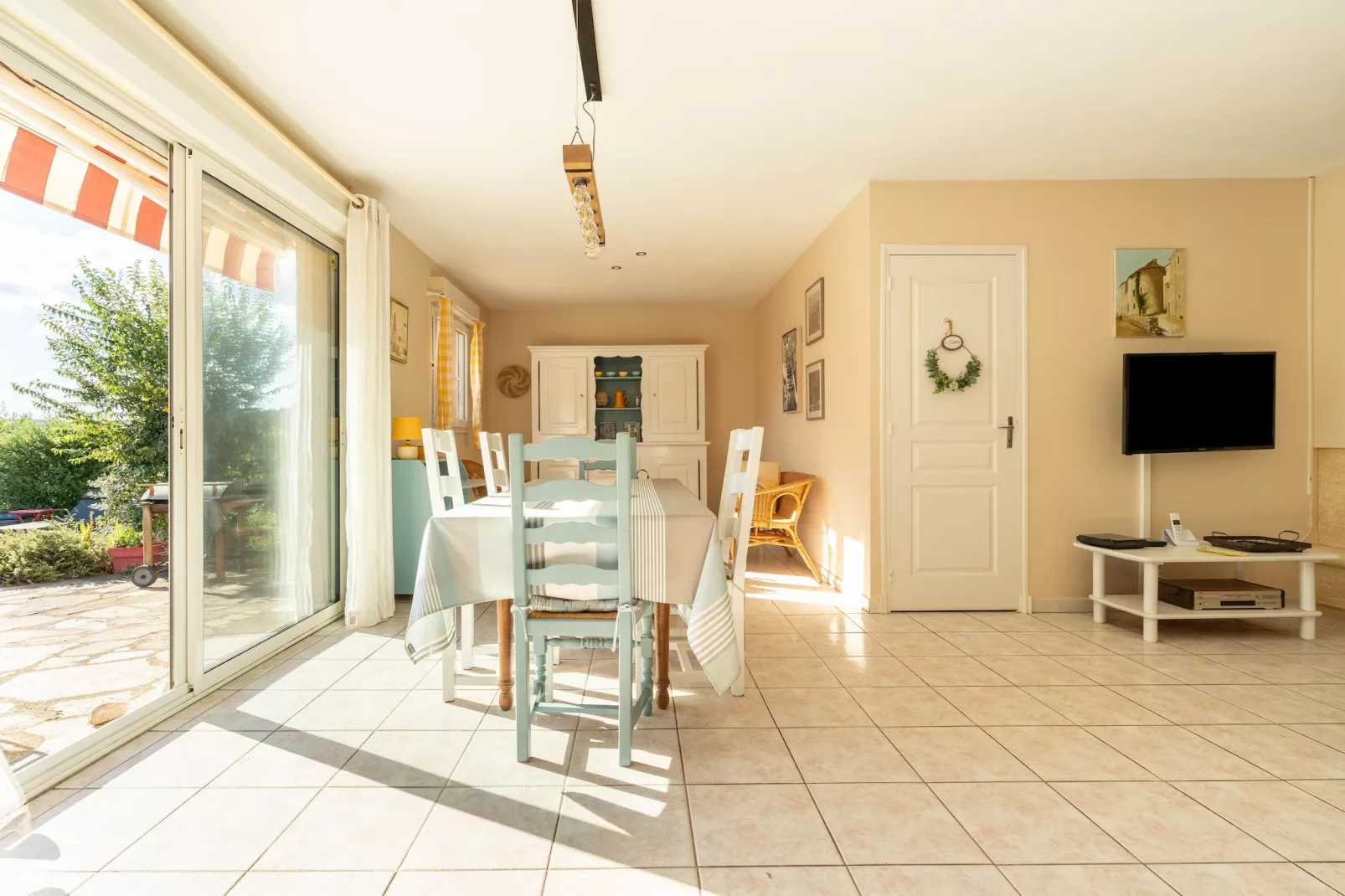 House in the south of France with private pool-Dining room