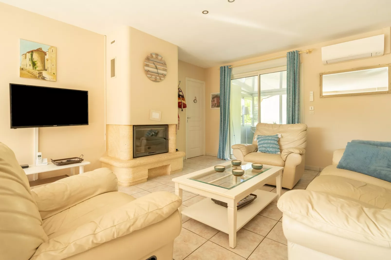 House in the south of France with private pool-Living room
