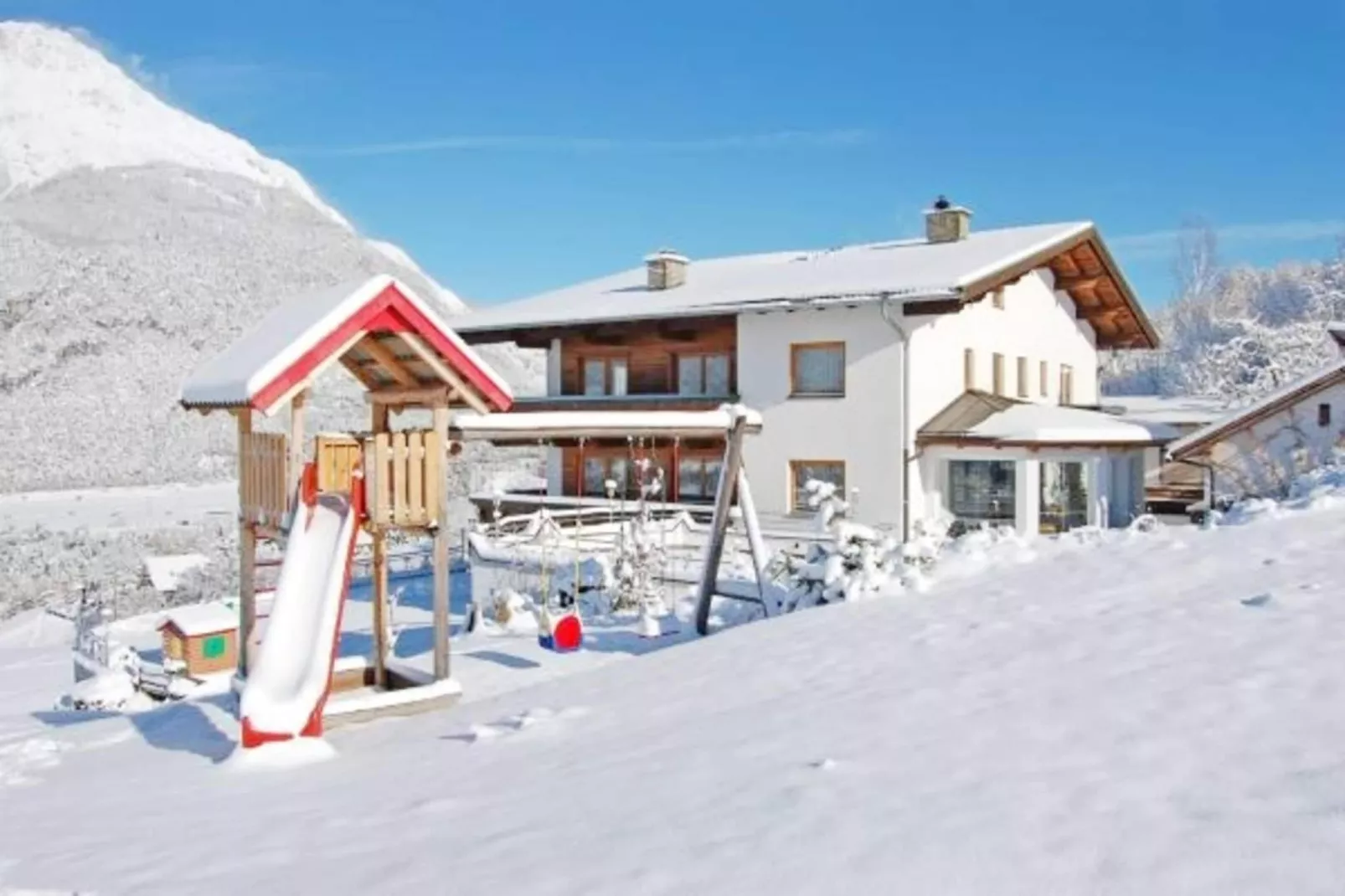 Lechner Anemone-Exterior winter
