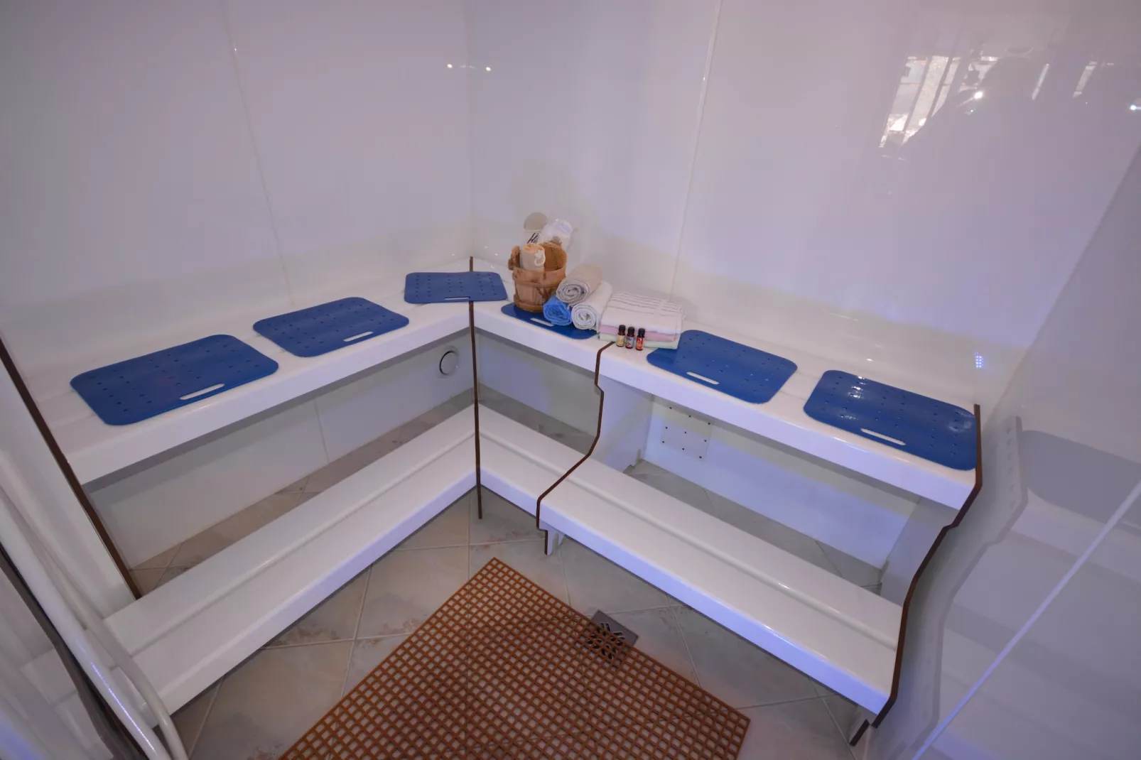 Lechner Anemone-Bathroom