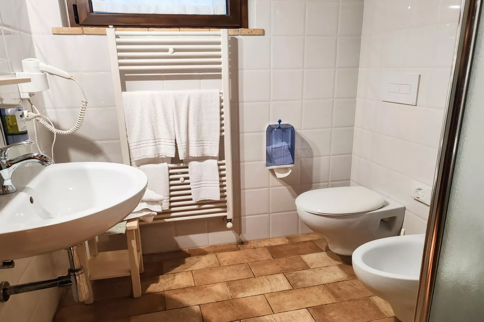 Moncaro-Bathroom