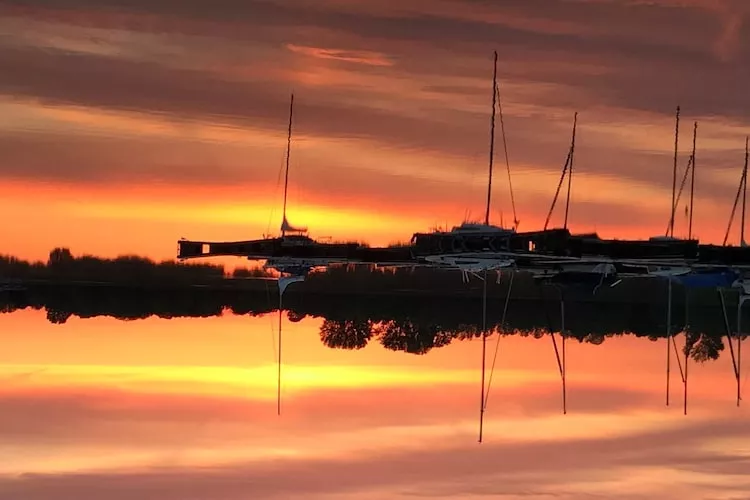 Floating 44 / Boot 2 / 4 Personen-Areas summer 1km