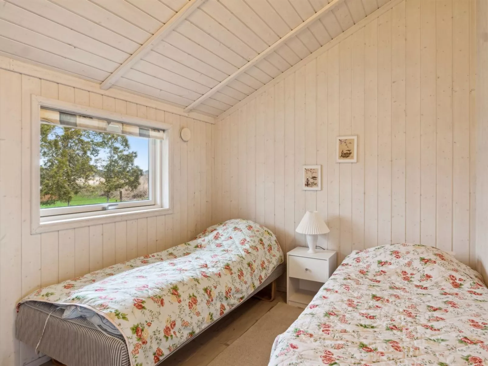 "Hjalmine" - 225m from the sea-Inside