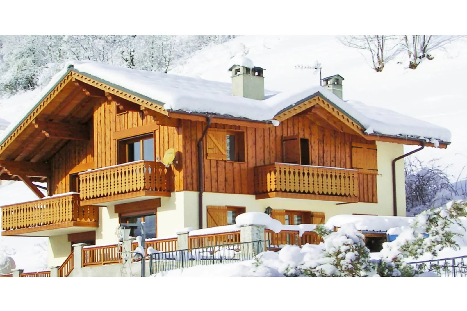 Chalet de la Côte-Exterior winter