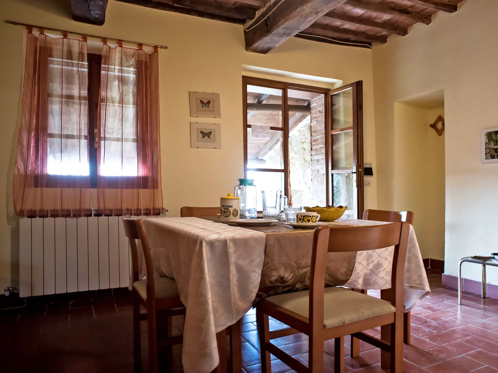 Paradiso Selvaggio-Inside