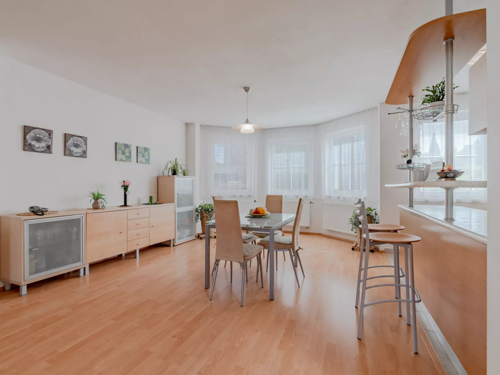 Pool & Garden Villa-Inside