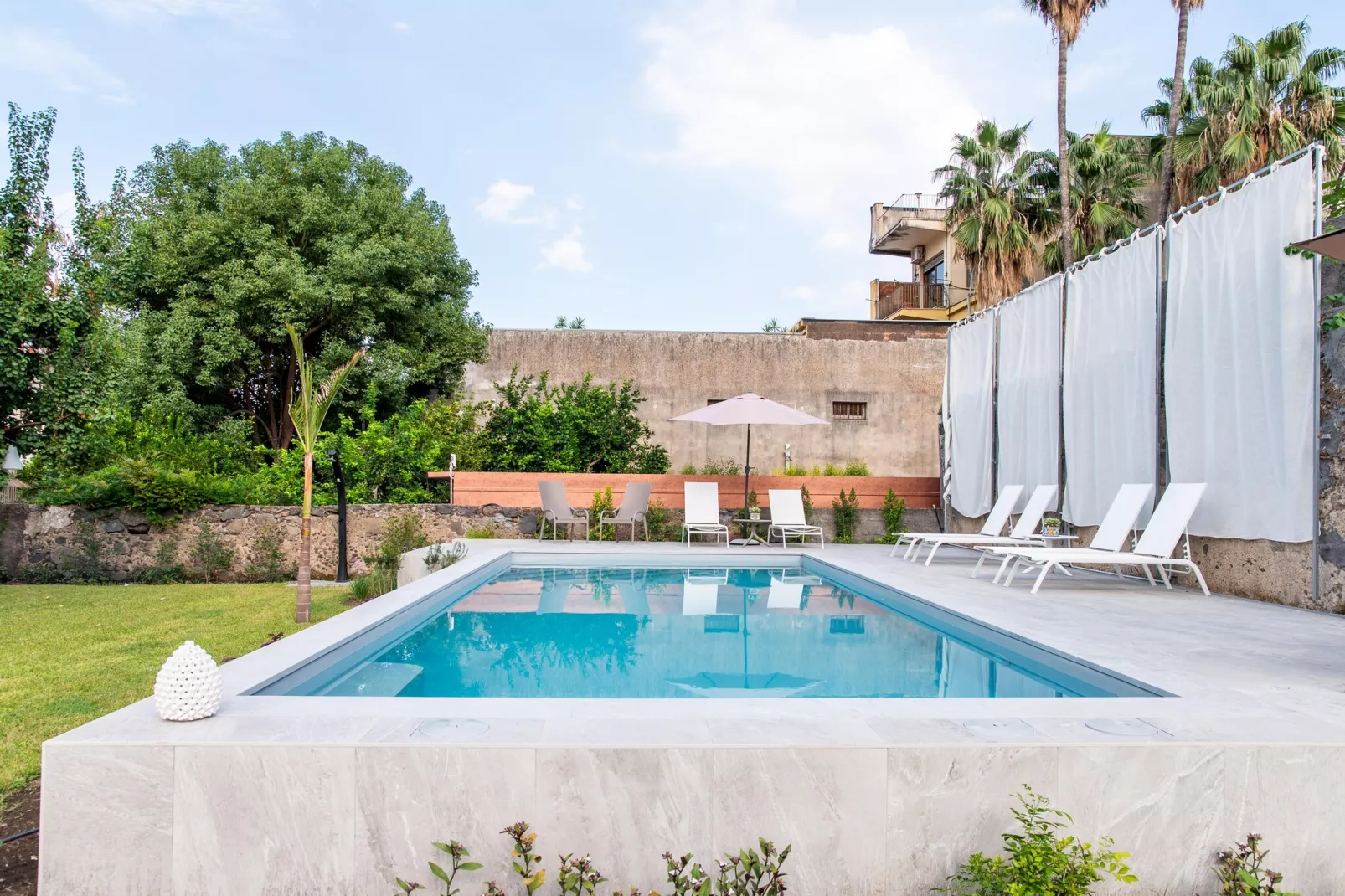 Le Camelie Incantate-Pool