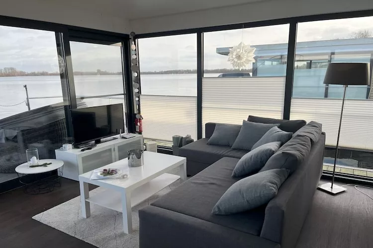 Floating 44 / Boot 4 / 4 Personen-Living room