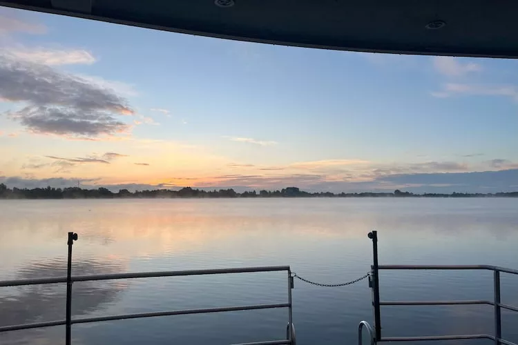 Floating 44 / Boot 4 / 4 Personen-Terrace balcony