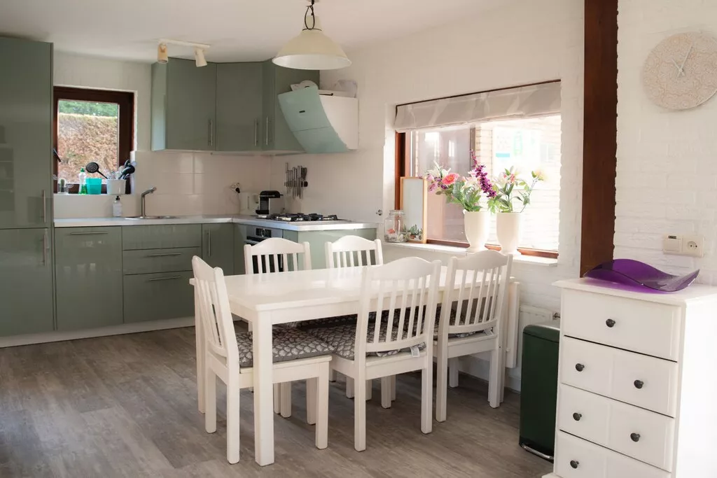 261097-Dining room