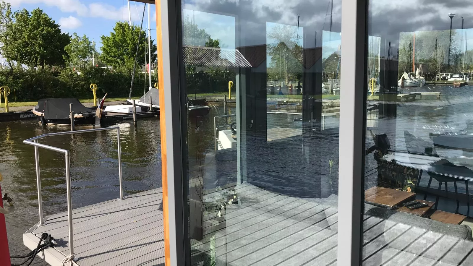 Floating in Heeg-Balcon-terrasse