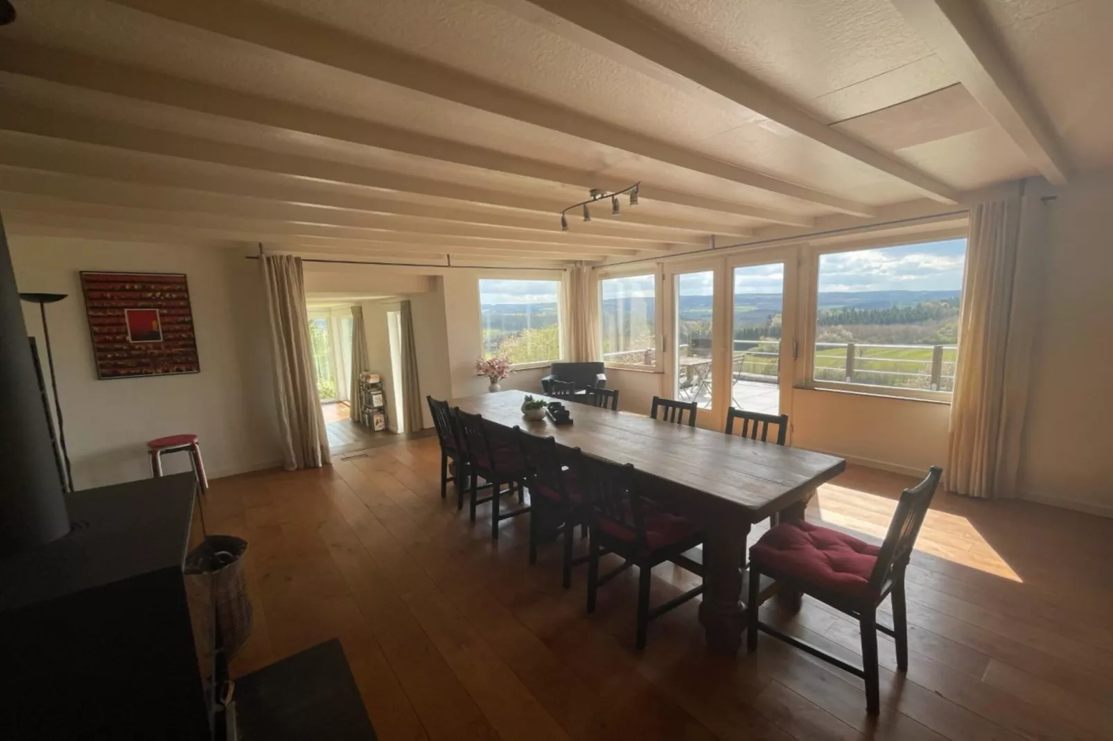 Belle villa individuelle avec sauna à Érezée-Salle à manger