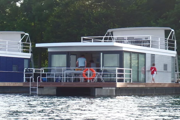 Floating 44 / Boot 1 / 3 Personen-Außenbereich Sommer