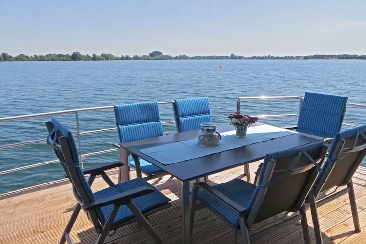 Floating 44 / Boot 1 / 4 Personen-Außenbereich Sommer