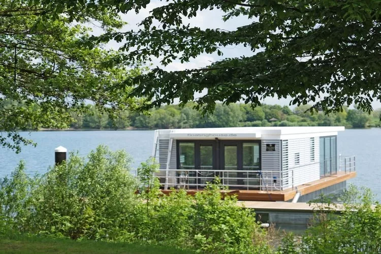 Floating 44 / Boot 1 / 4 Personen-Außenbereich Sommer