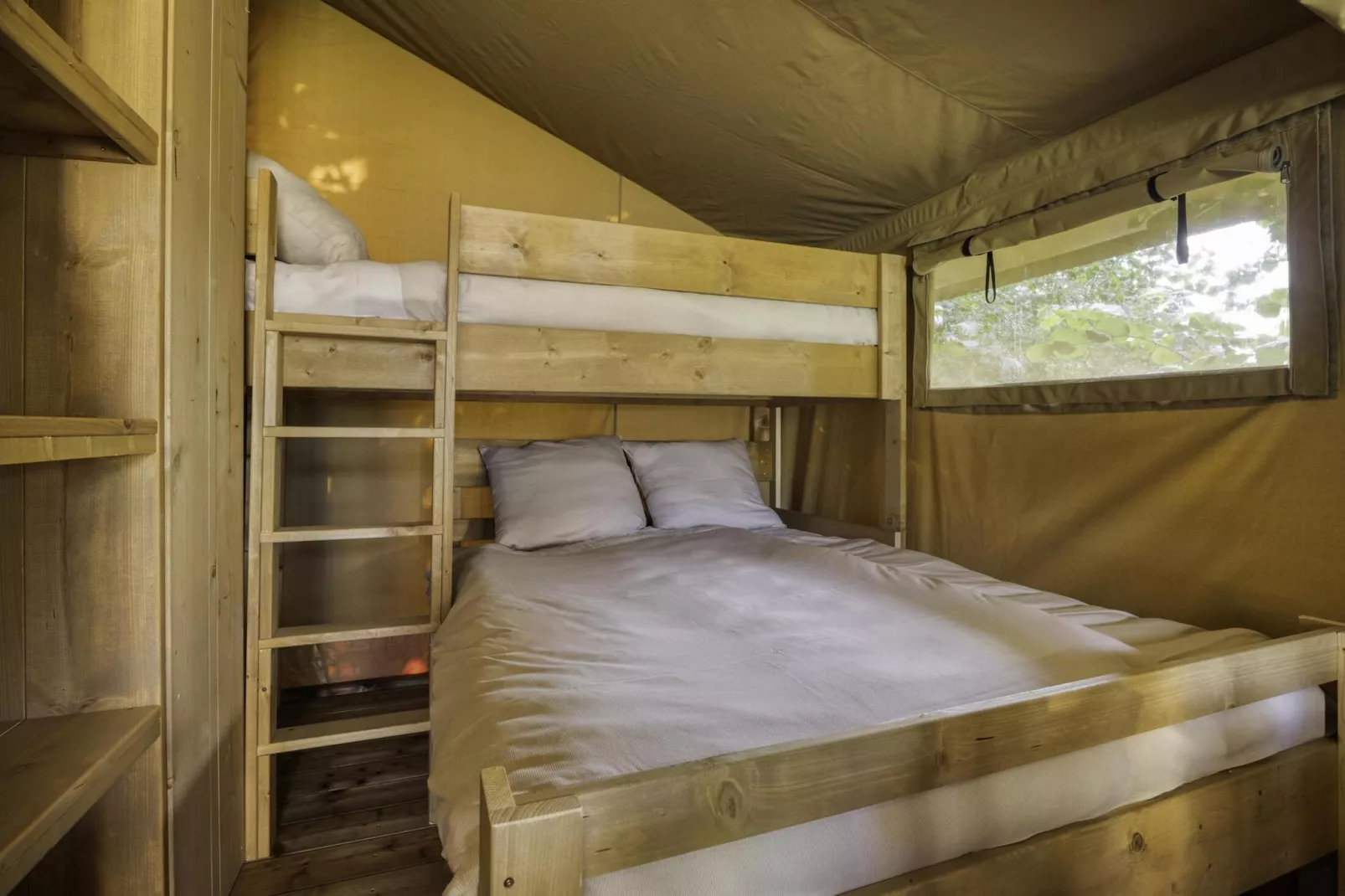 Comet 27 Lodges-Schlafzimmer