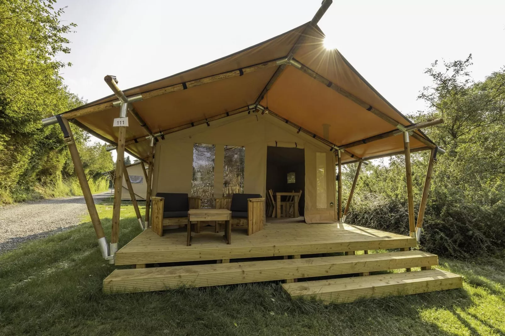 Comet 27 Lodges-Außenbereich Sommer