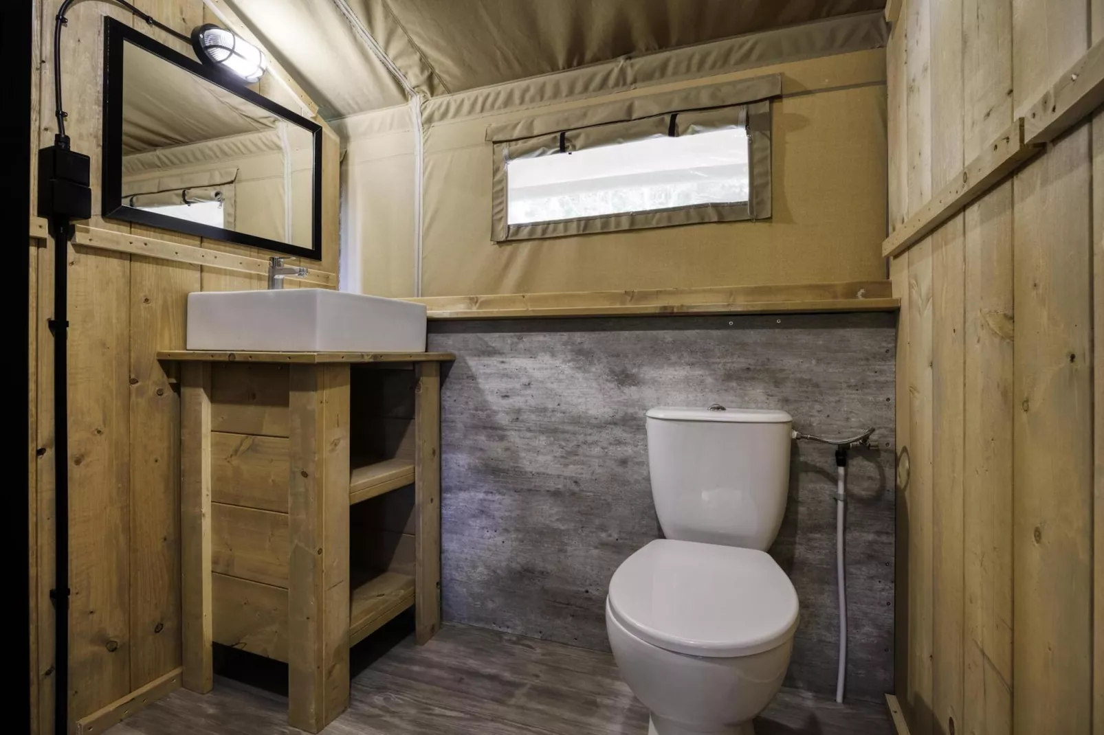 Comet 27 Lodges-Badezimmer