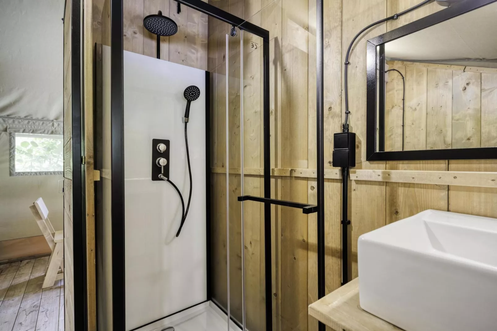 Comet 27 Lodges-Badezimmer