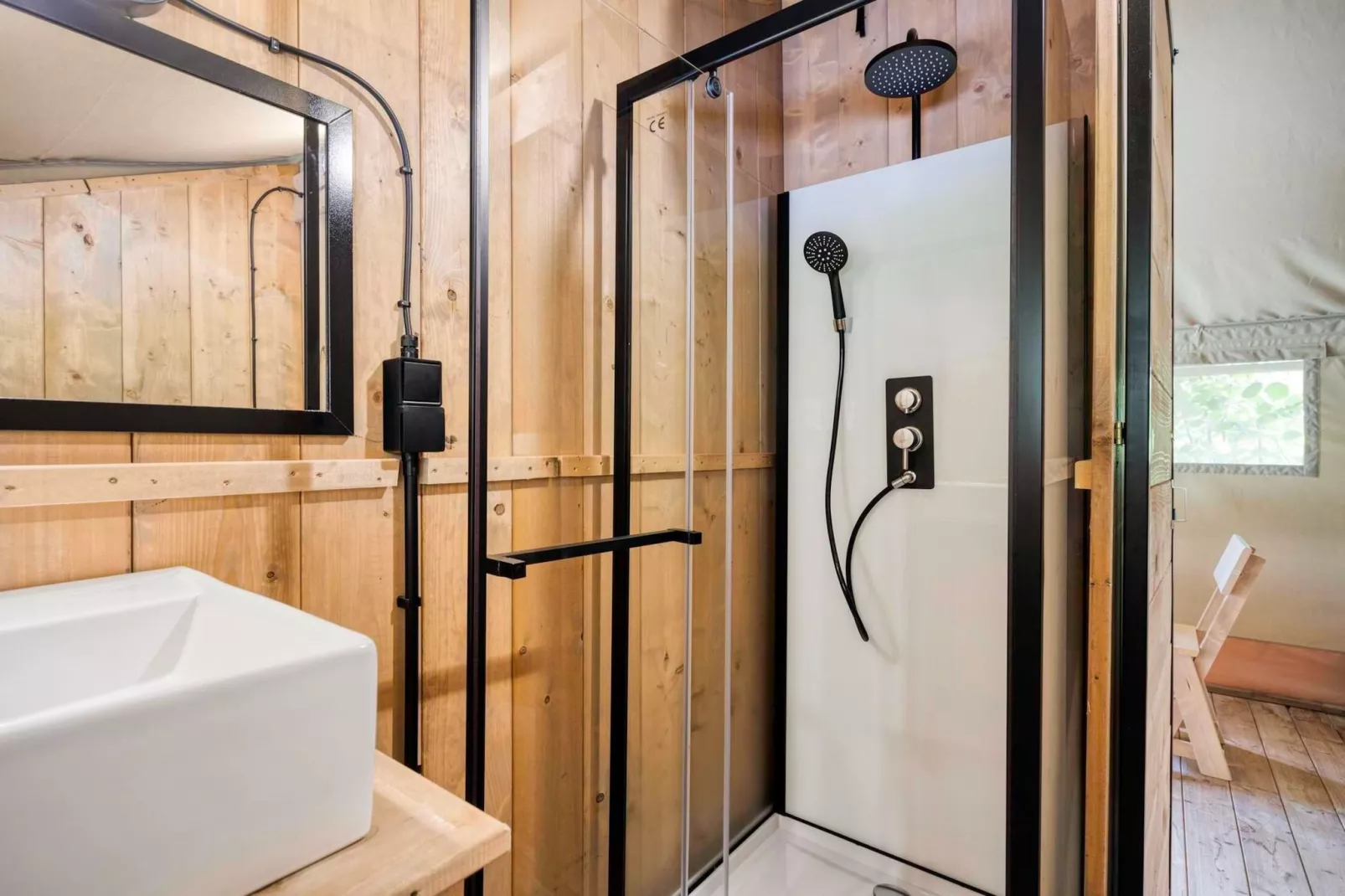 Comet 27 Lodges-Badezimmer
