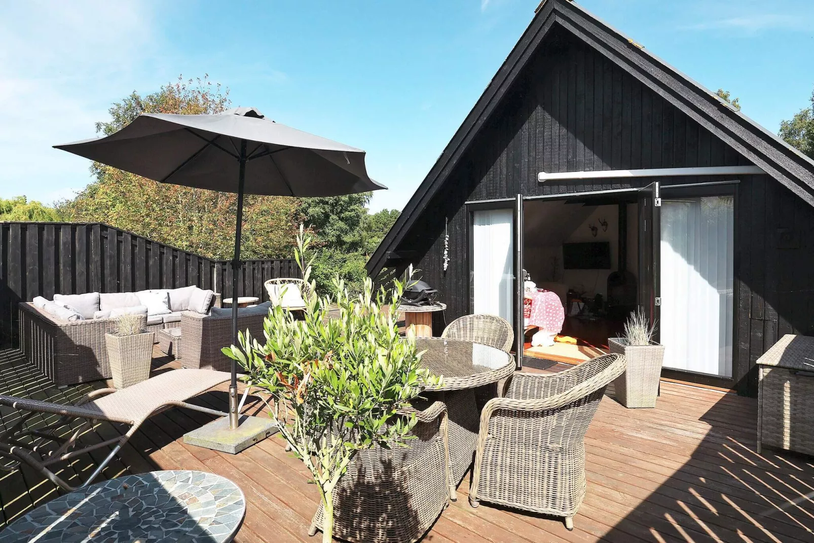 Modernes Kustenrefugium in Eno-By Traum-Aussicht