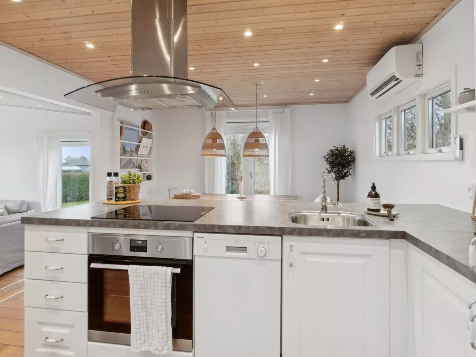 "Eero" - 175m to the inlet-Inside