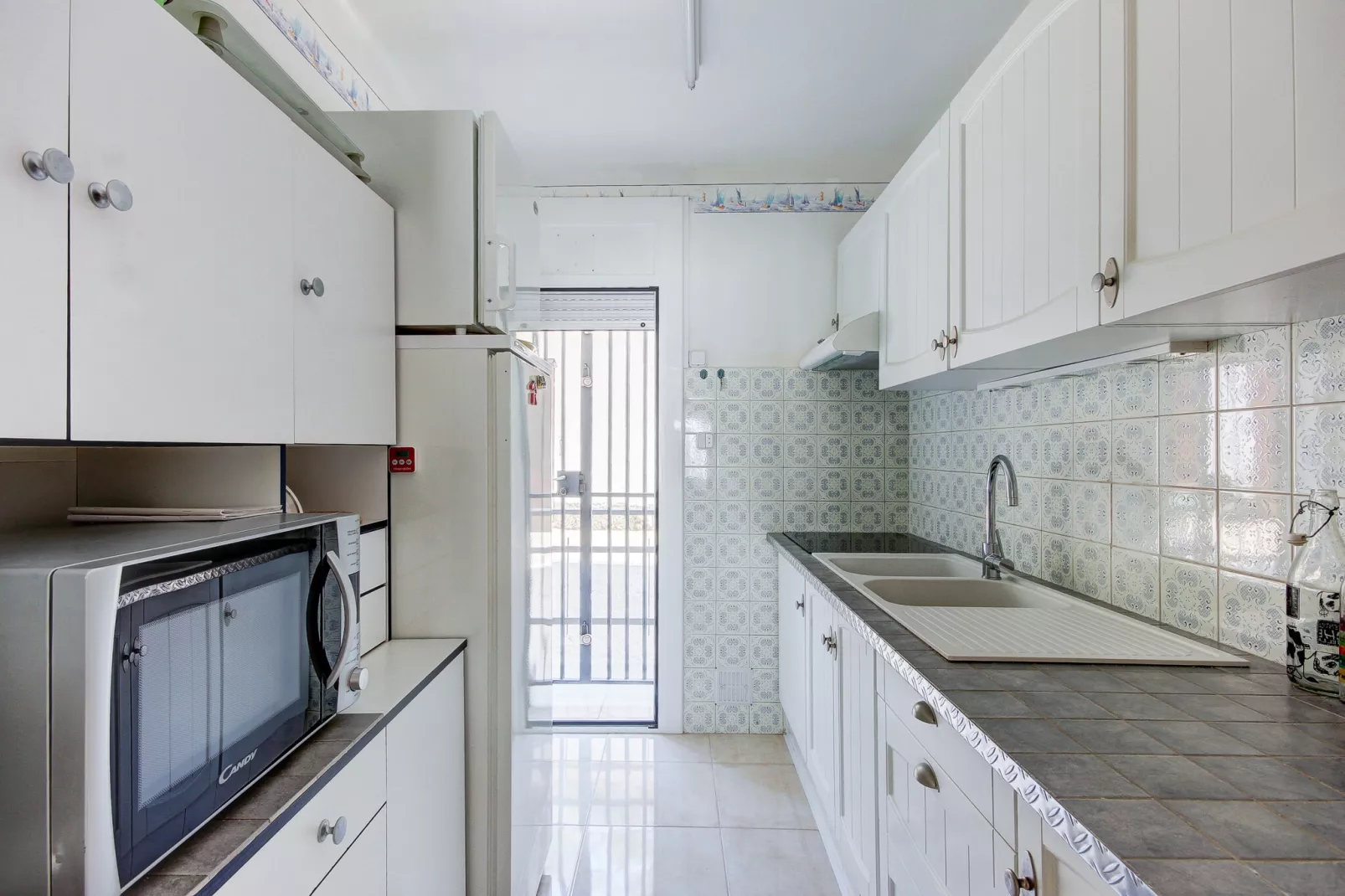 ALBA 1 3 Roses-Kitchen