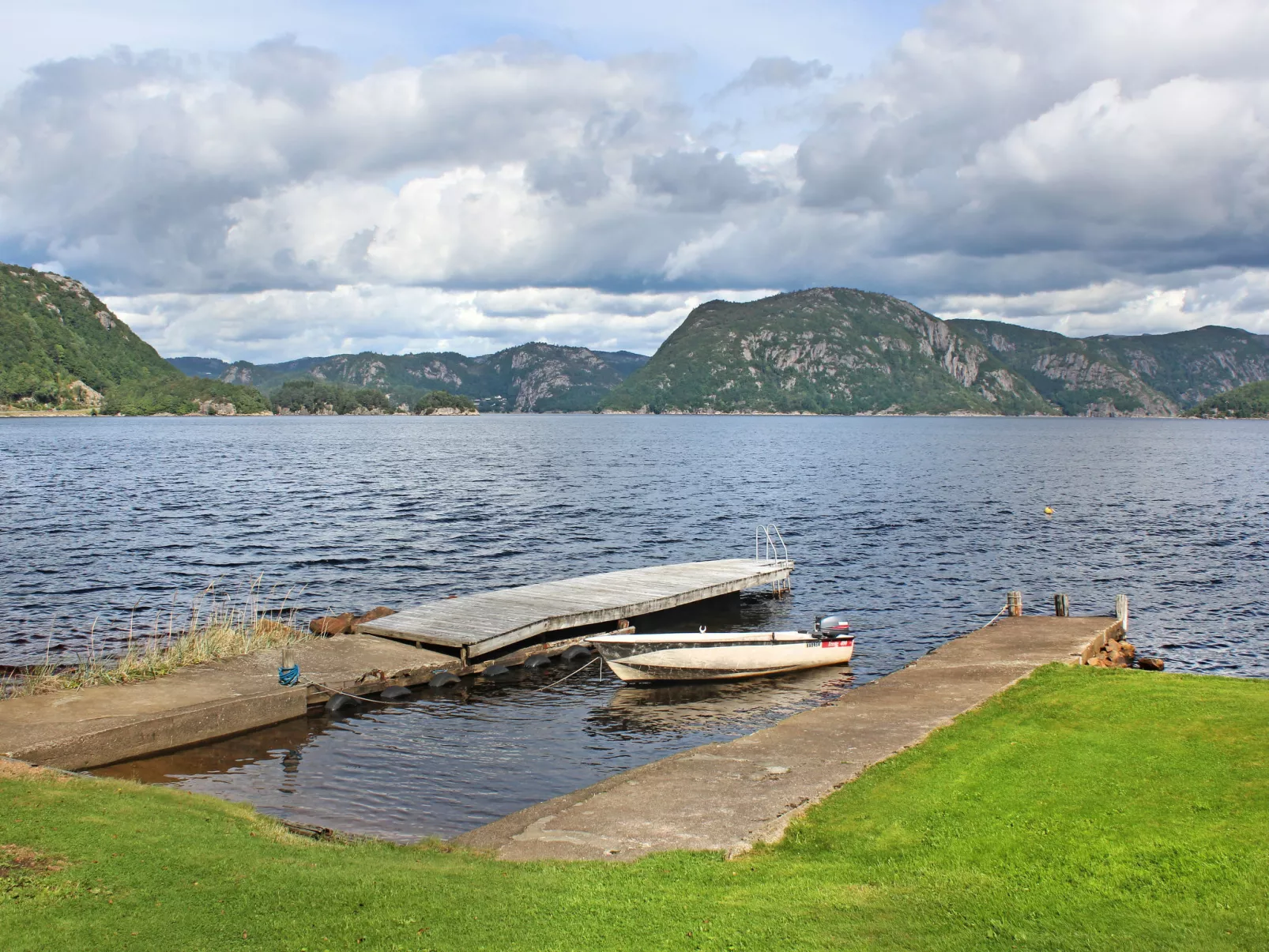 Åptafjorden-Outside