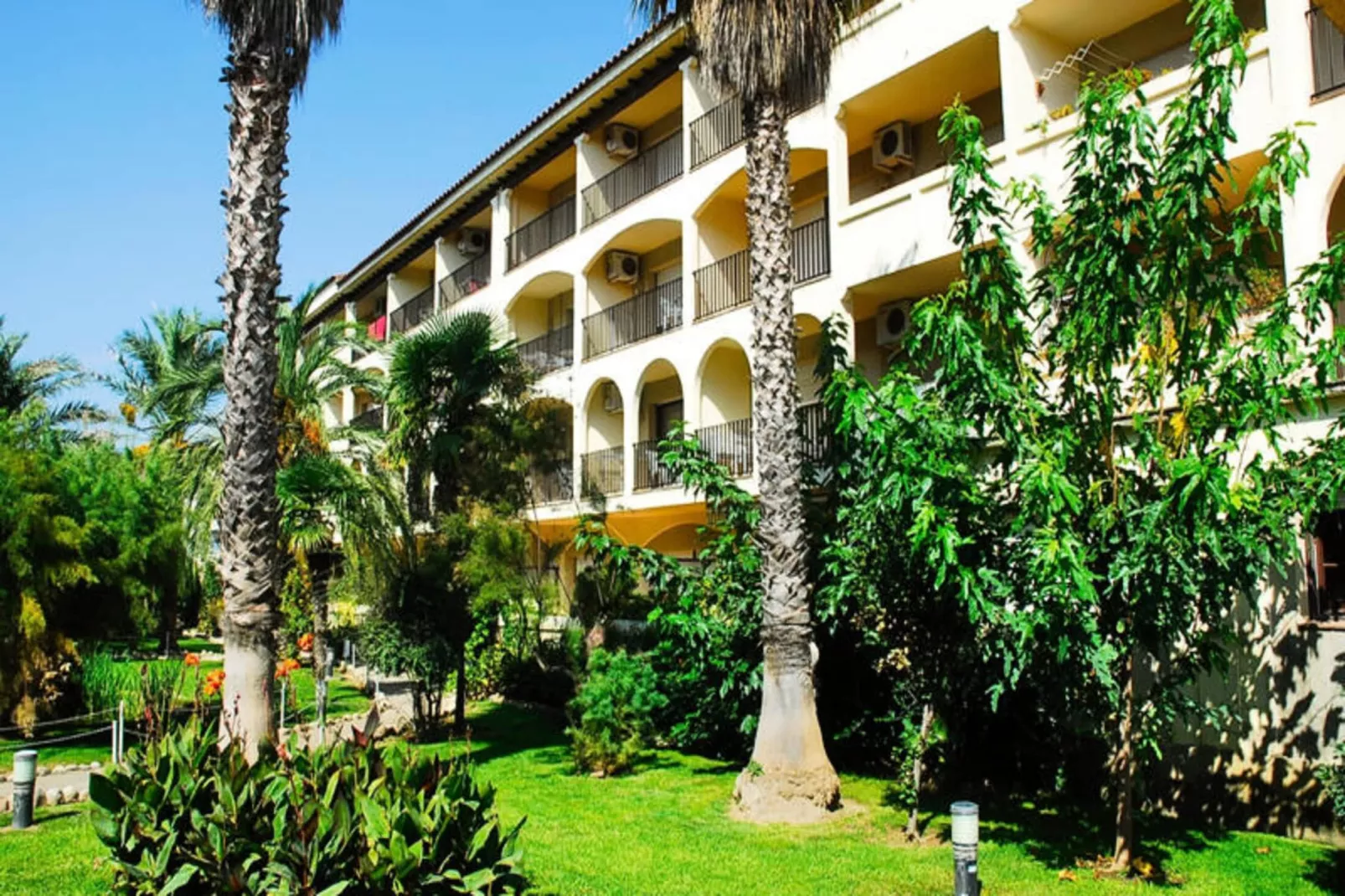 Appartements à L'Estartit-Exterior summer