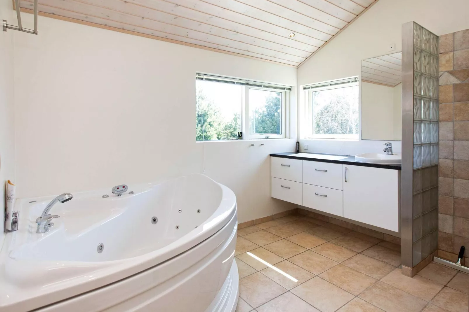 9 person holiday home in Væggerløse-By Traum